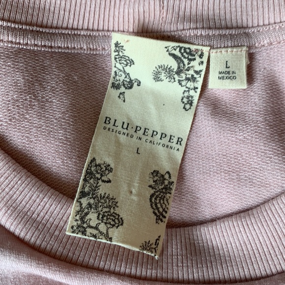 BLU PEPPER Pink Cold Shoulder Shirt Large - Picture 4 of 6